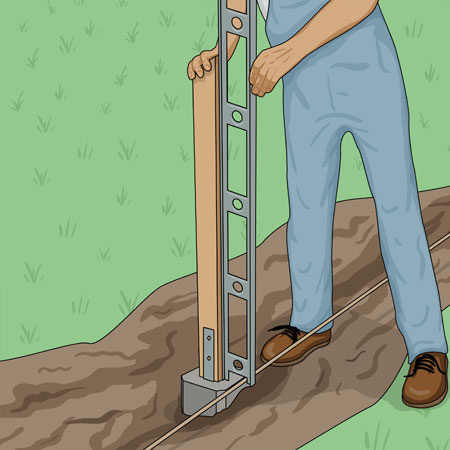 Kontrollerar staketstolpe med vattenpass
